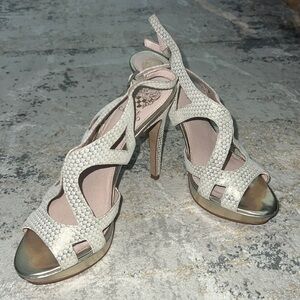 SIZE 10 VINCE CAMUTO HEELS